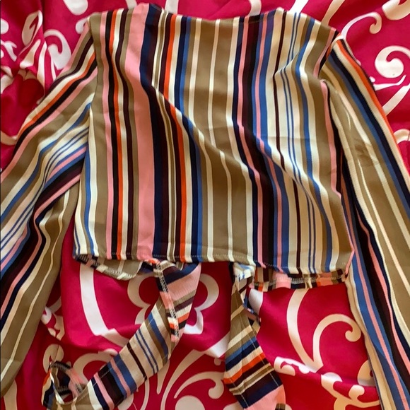 Multicolored striped tie in front shirt - Picture 2 of 2